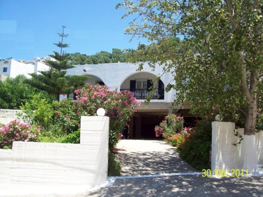 Georgia Studios Fourni Extérieur photo