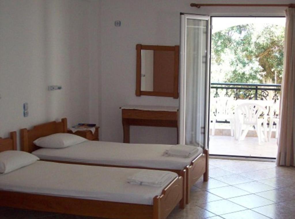Georgia Studios Fourni Chambre photo