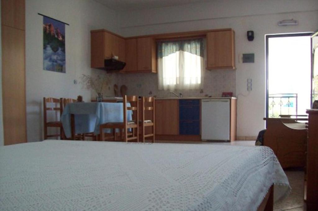 Georgia Studios Fourni Chambre photo
